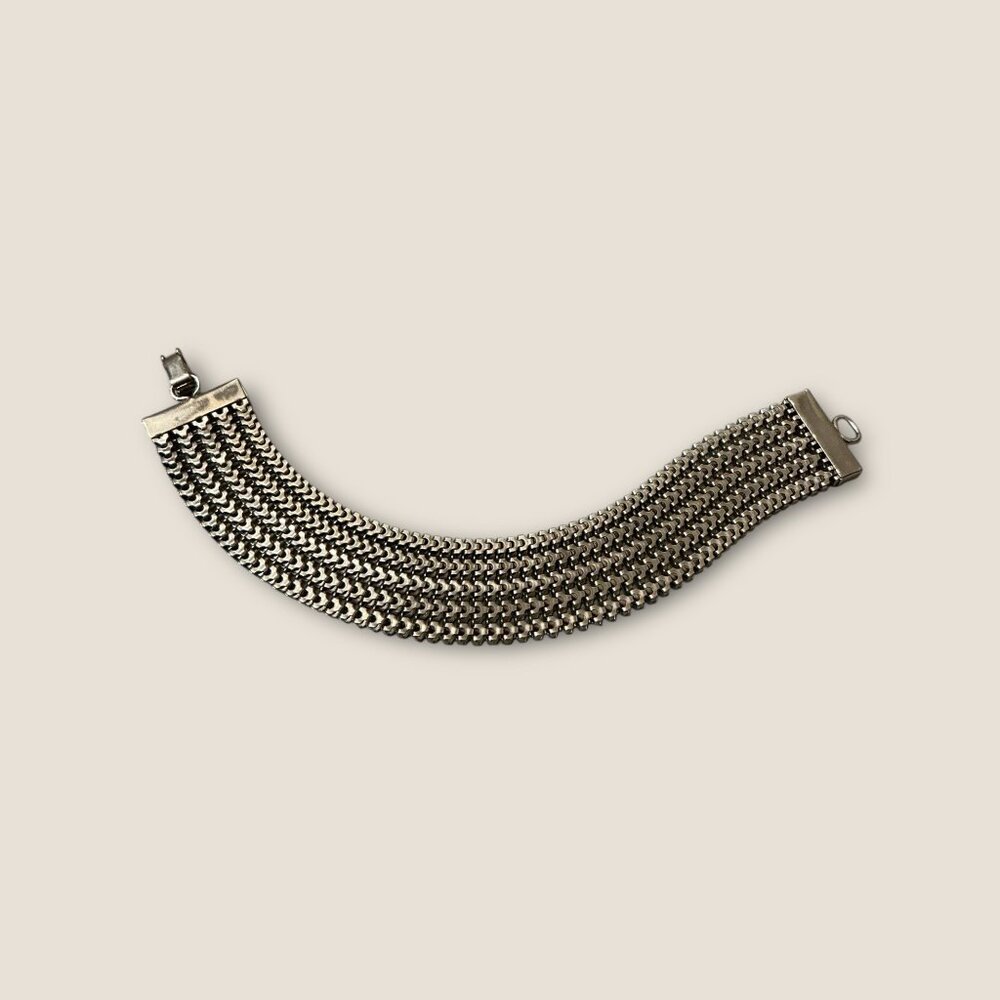 Vintage Silver Tone Mesh Bracelet 7 Inches With Clasp Closure